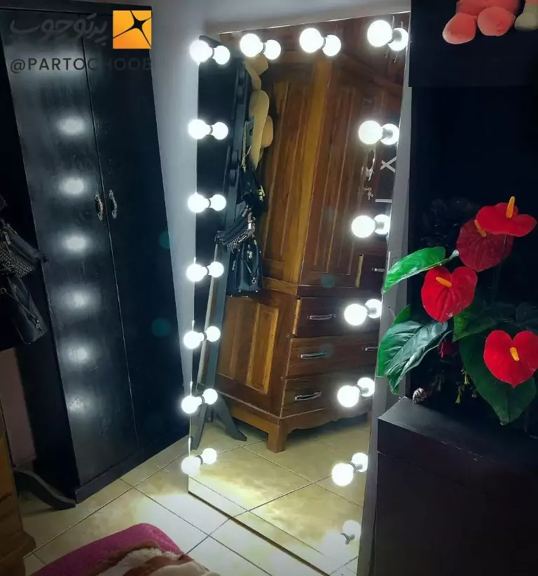 آینه قدی چراغ دار